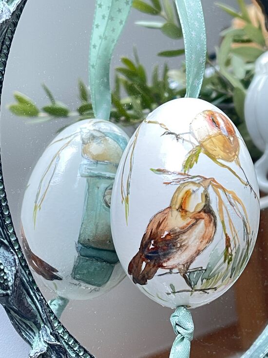 Vögel bauen ihr Nest gemalt auf Gäseei