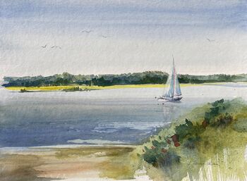 ruhiges Wasser mit Segelboot auf der Ostsee