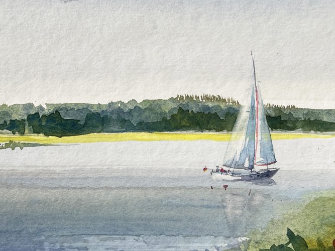 Segelboot mit weißem Segel auf der Ostsee
